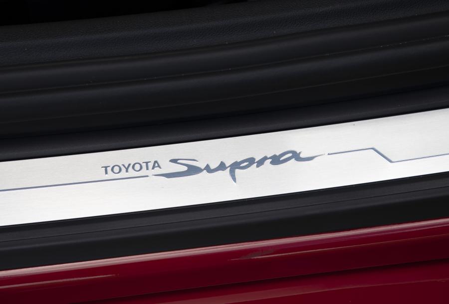 Логотип Toyota GR Supra (A90) 2019 года  (UK) (фото 76 из 91)